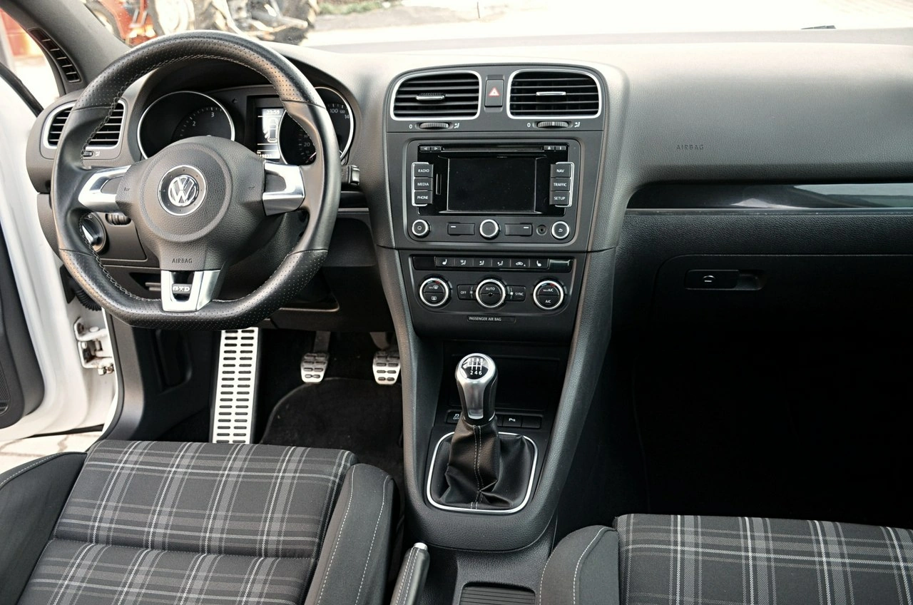 Volkswagen Golf - Zdjęcie 20