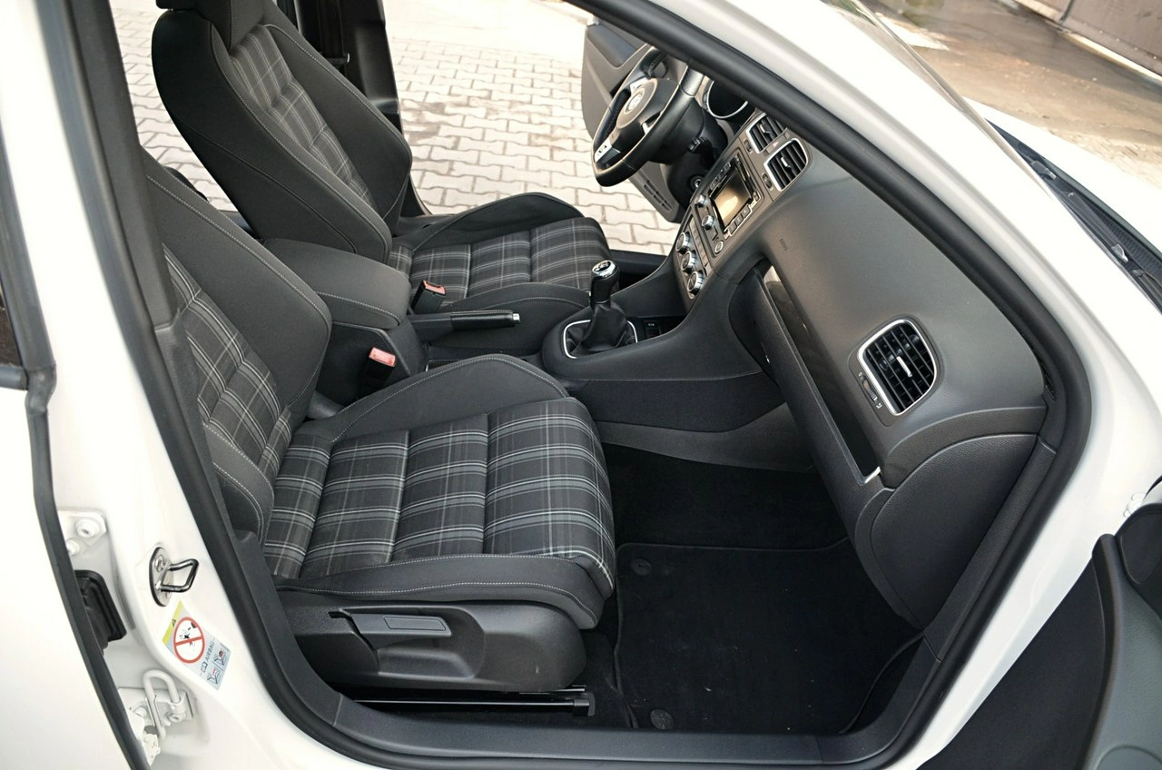Volkswagen Golf - Zdjęcie 21