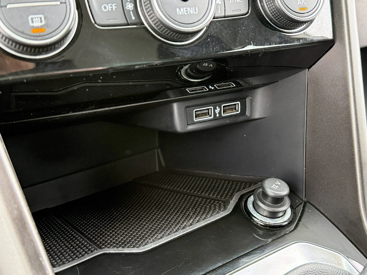 Volkswagen T-Roc - Zdjęcie 13