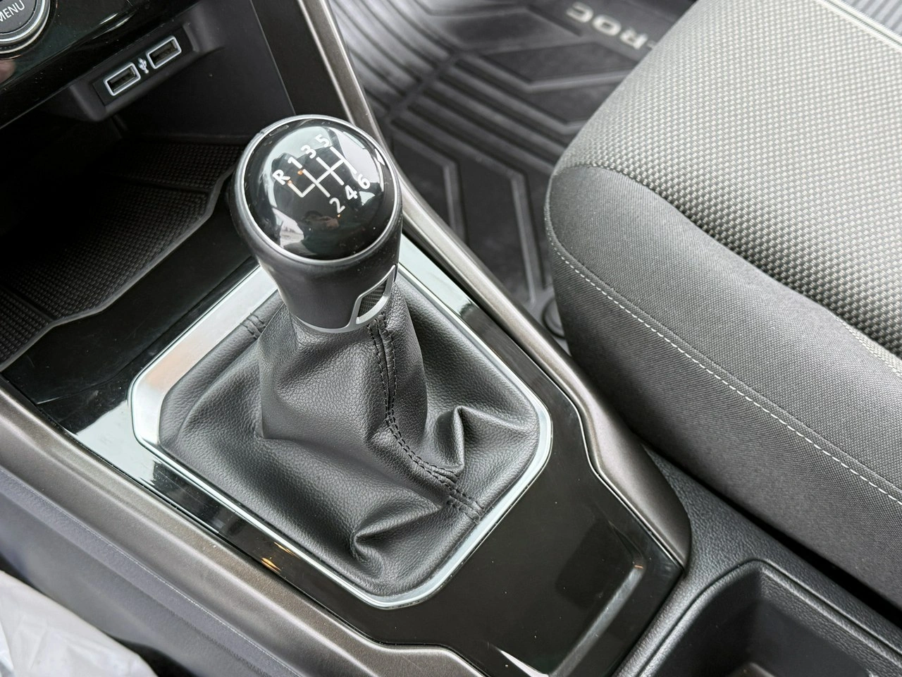 Volkswagen T-Roc - Zdjęcie 14