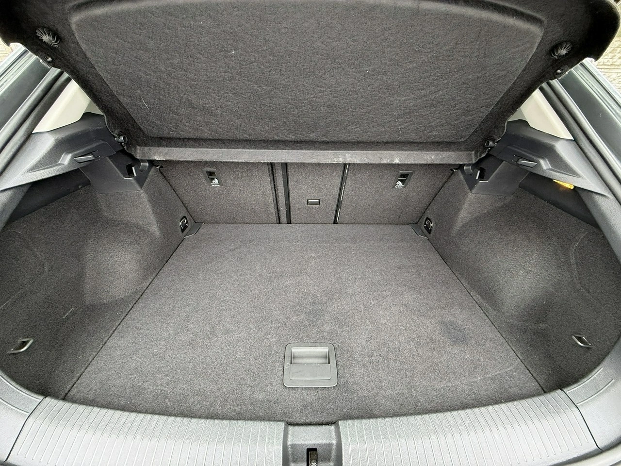 Volkswagen T-Roc - Zdjęcie 21