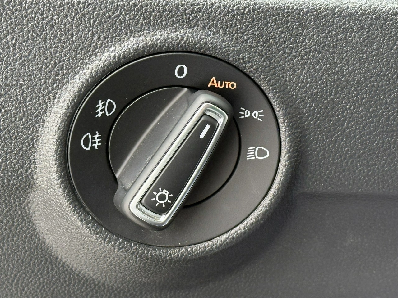 Volkswagen T-Roc - Zdjęcie 12