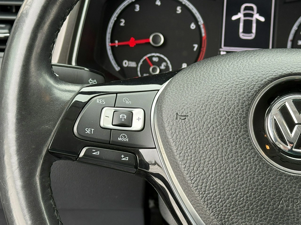 Volkswagen T-Roc - Zdjęcie 9