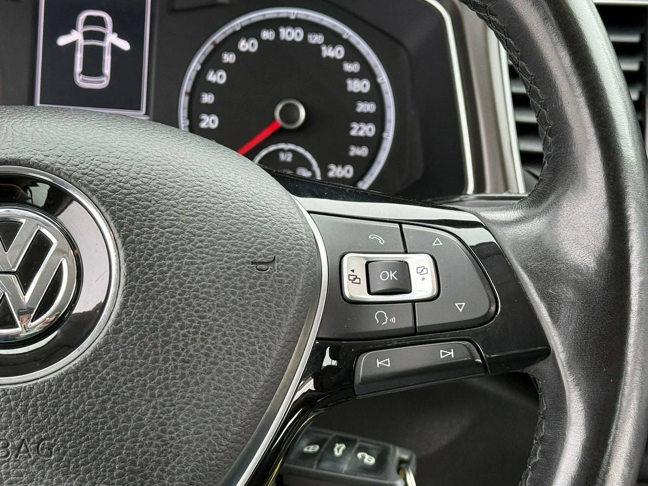 Volkswagen T-Roc - Zdjęcie 10