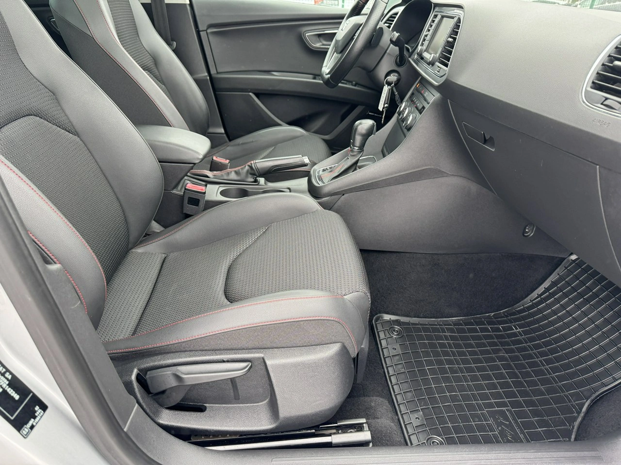 Seat Leon - Zdjęcie 34