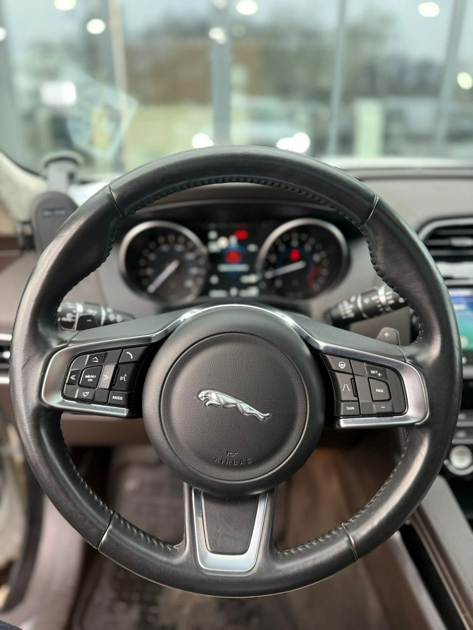 Jaguar F-Pace - Zdjęcie 17