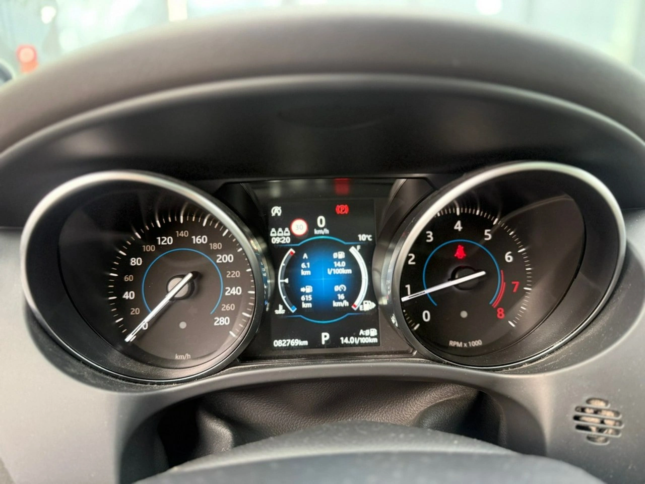 Jaguar F-Pace - Zdjęcie 21