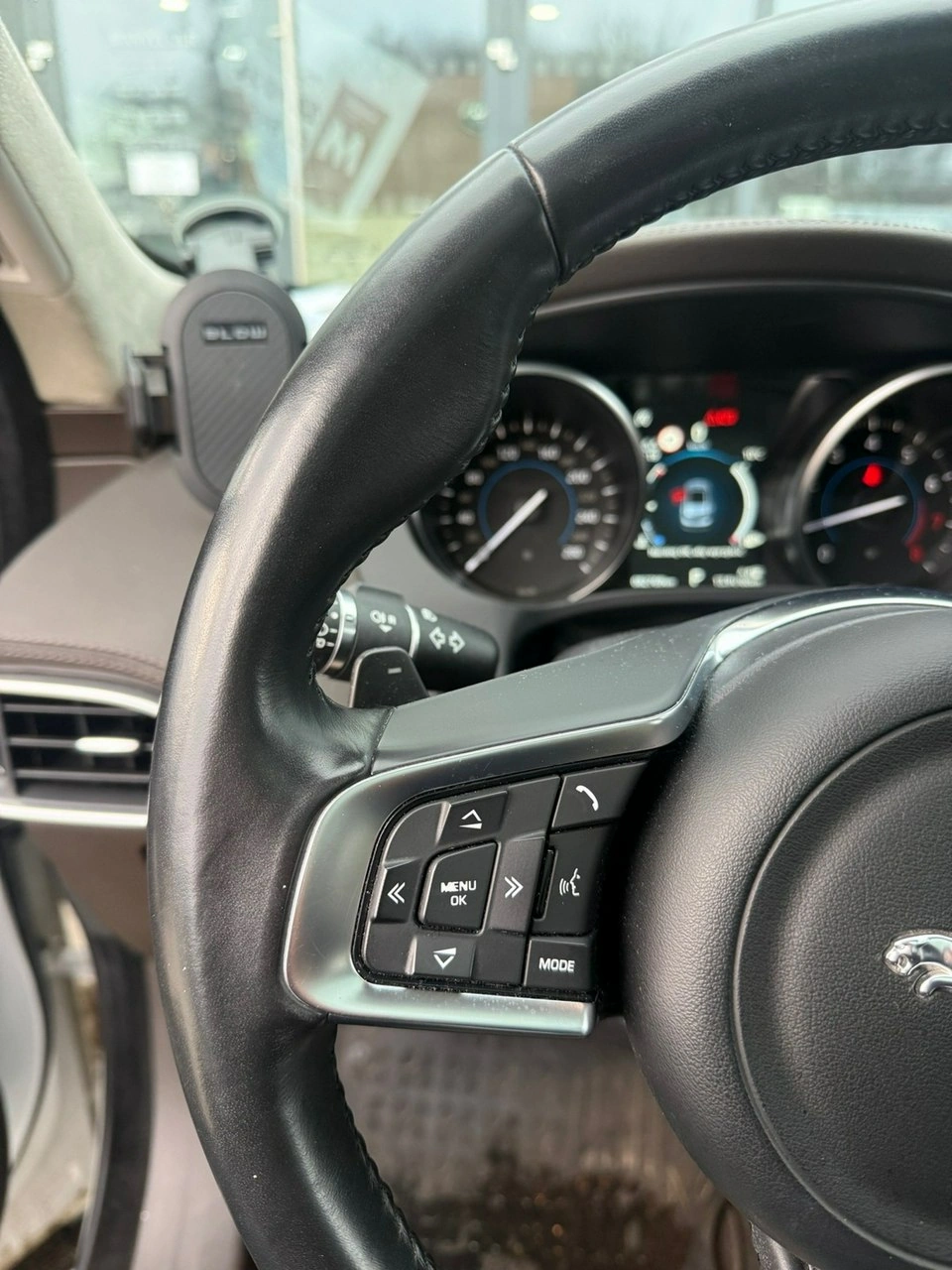 Jaguar F-Pace - Zdjęcie 22