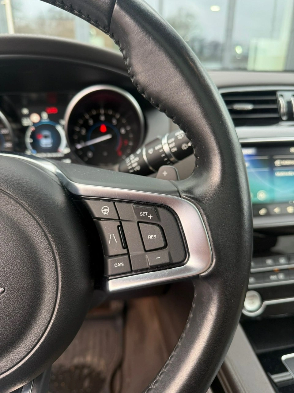 Jaguar F-Pace - Zdjęcie 23