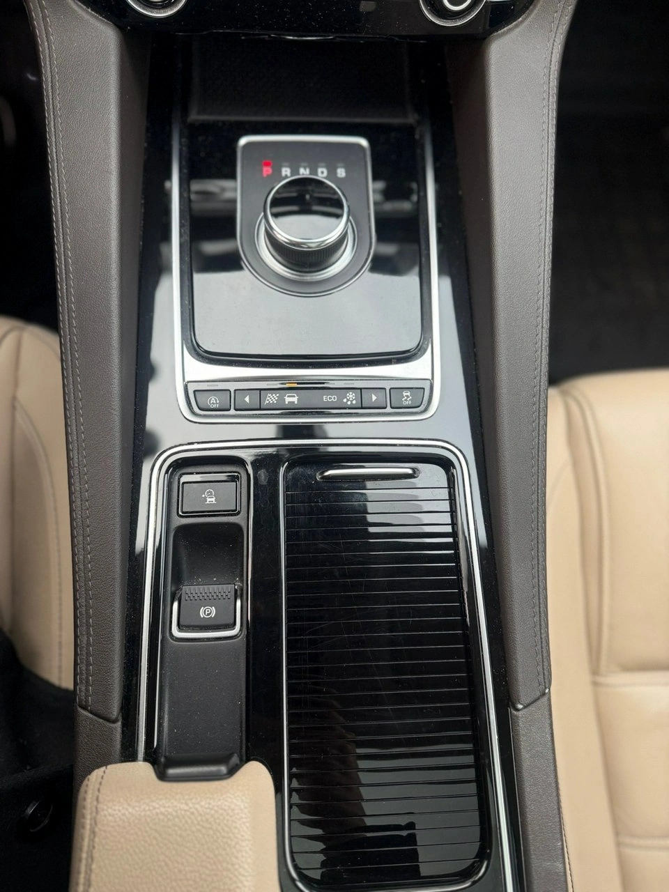 Jaguar F-Pace - Zdjęcie 27