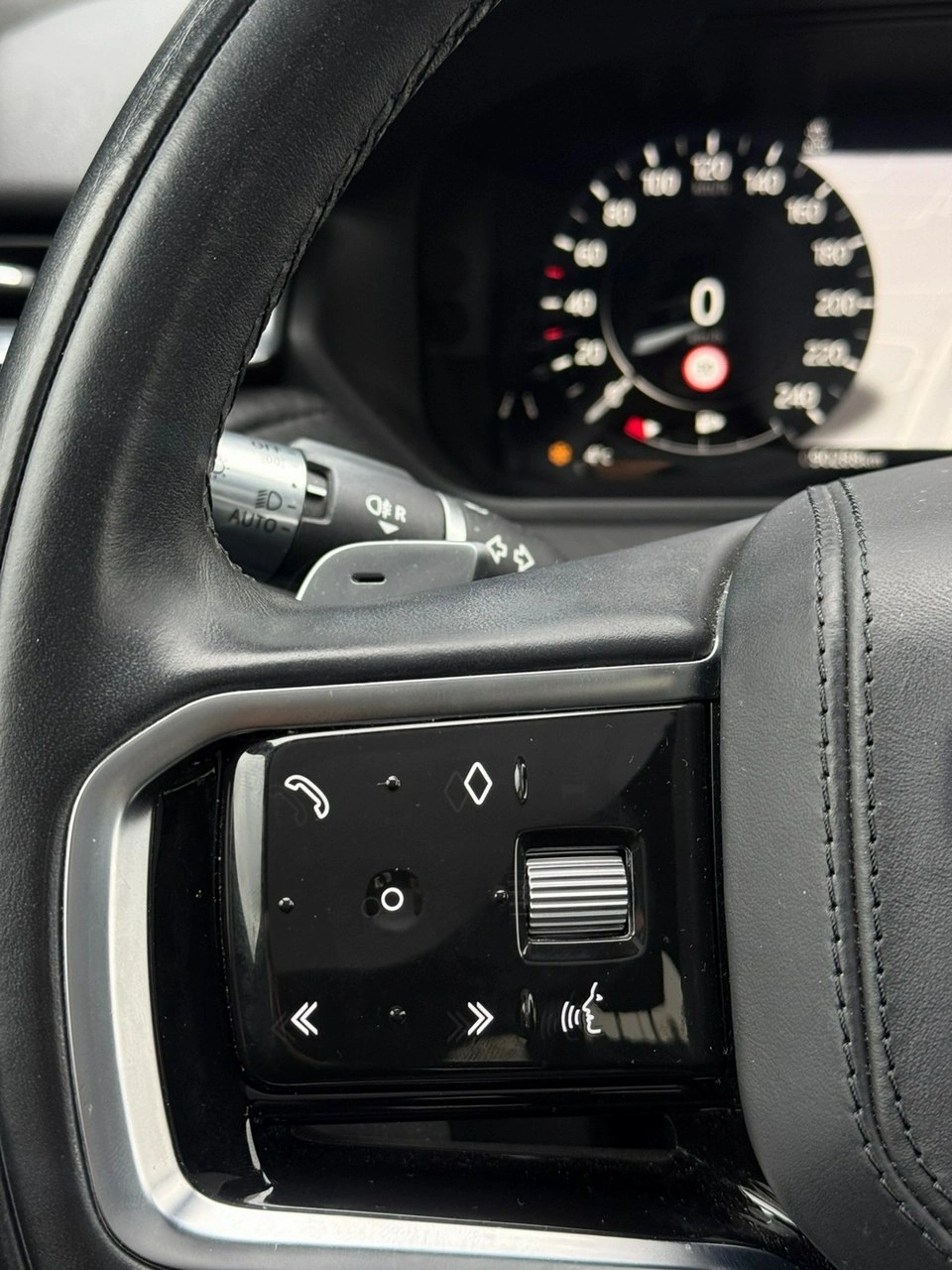 Land Rover Range Rover Velar - Zdjęcie 11