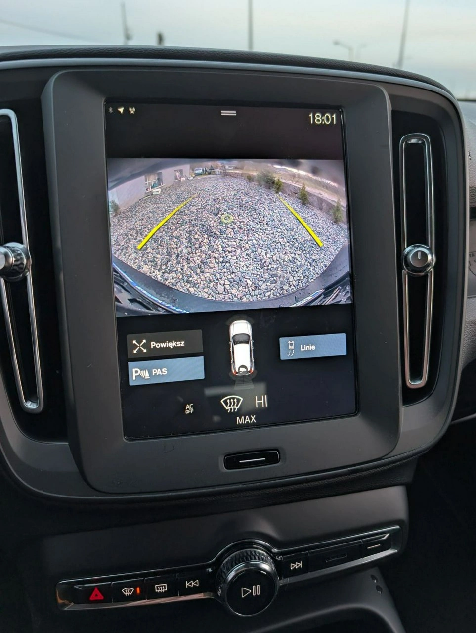 Volvo XC 40 - Zdjęcie 15