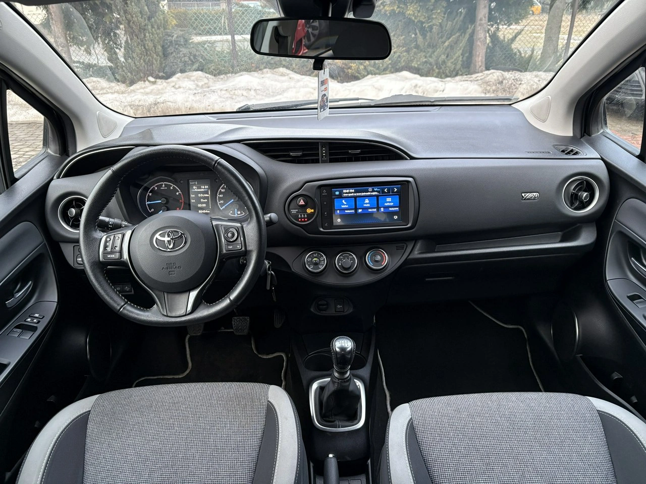 Toyota Yaris - Zdjęcie 10