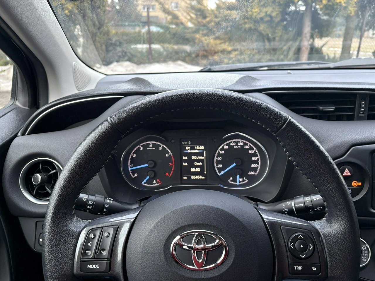 Toyota Yaris - Zdjęcie 16