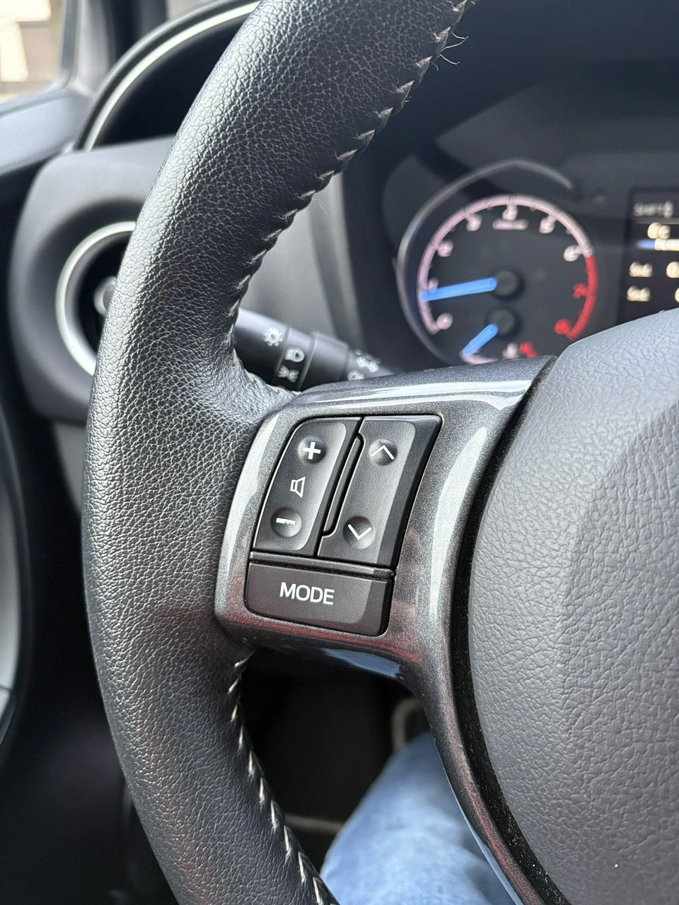 Toyota Yaris - Zdjęcie 17