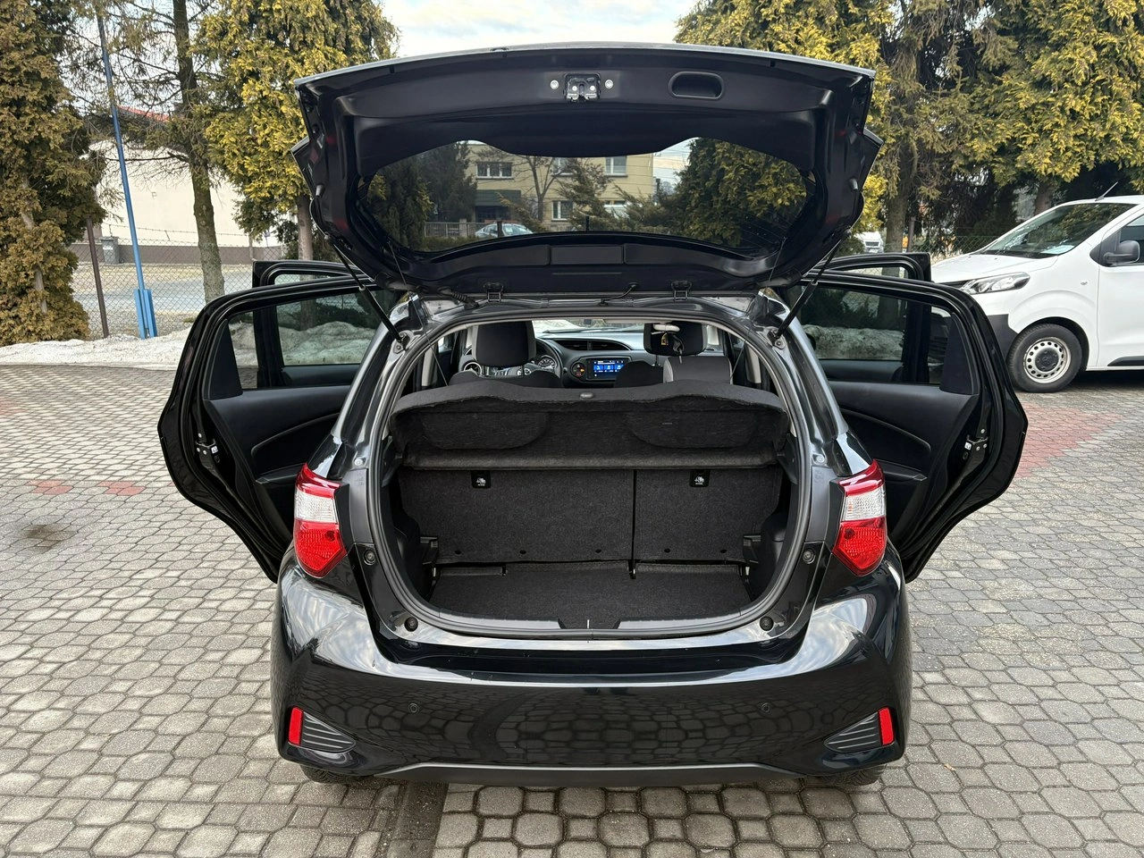 Toyota Yaris - Zdjęcie 26