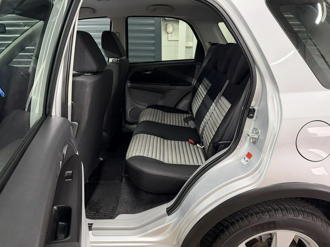 Suzuki SX4 - Zdjęcie 12