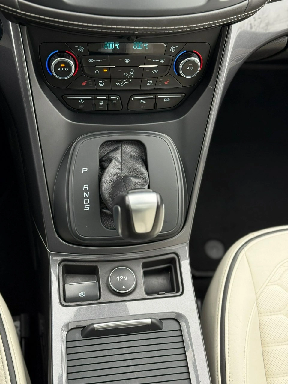 Ford Kuga - Zdjęcie 32