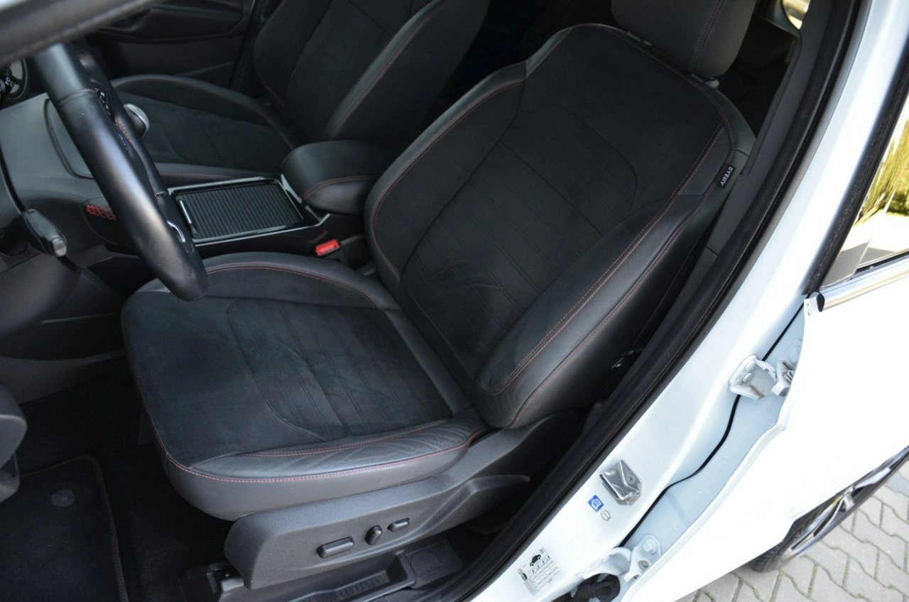 Ford Kuga - Zdjęcie 24