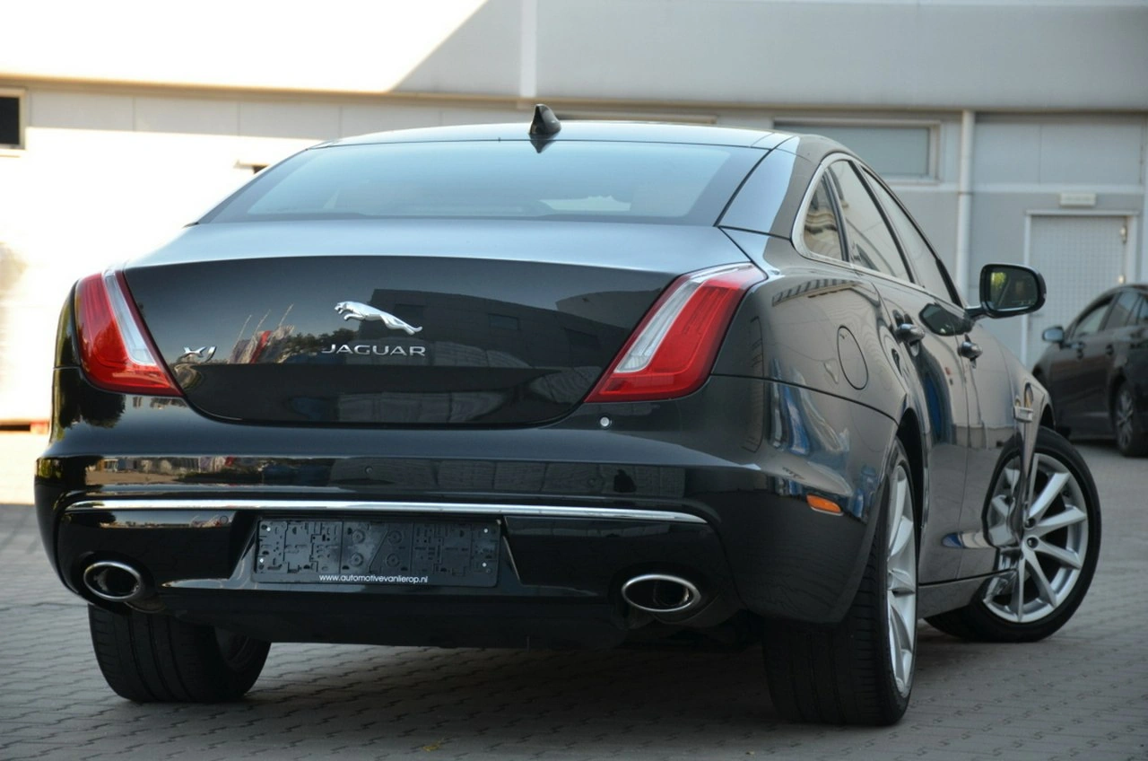 Jaguar XJ - Zdjęcie 11