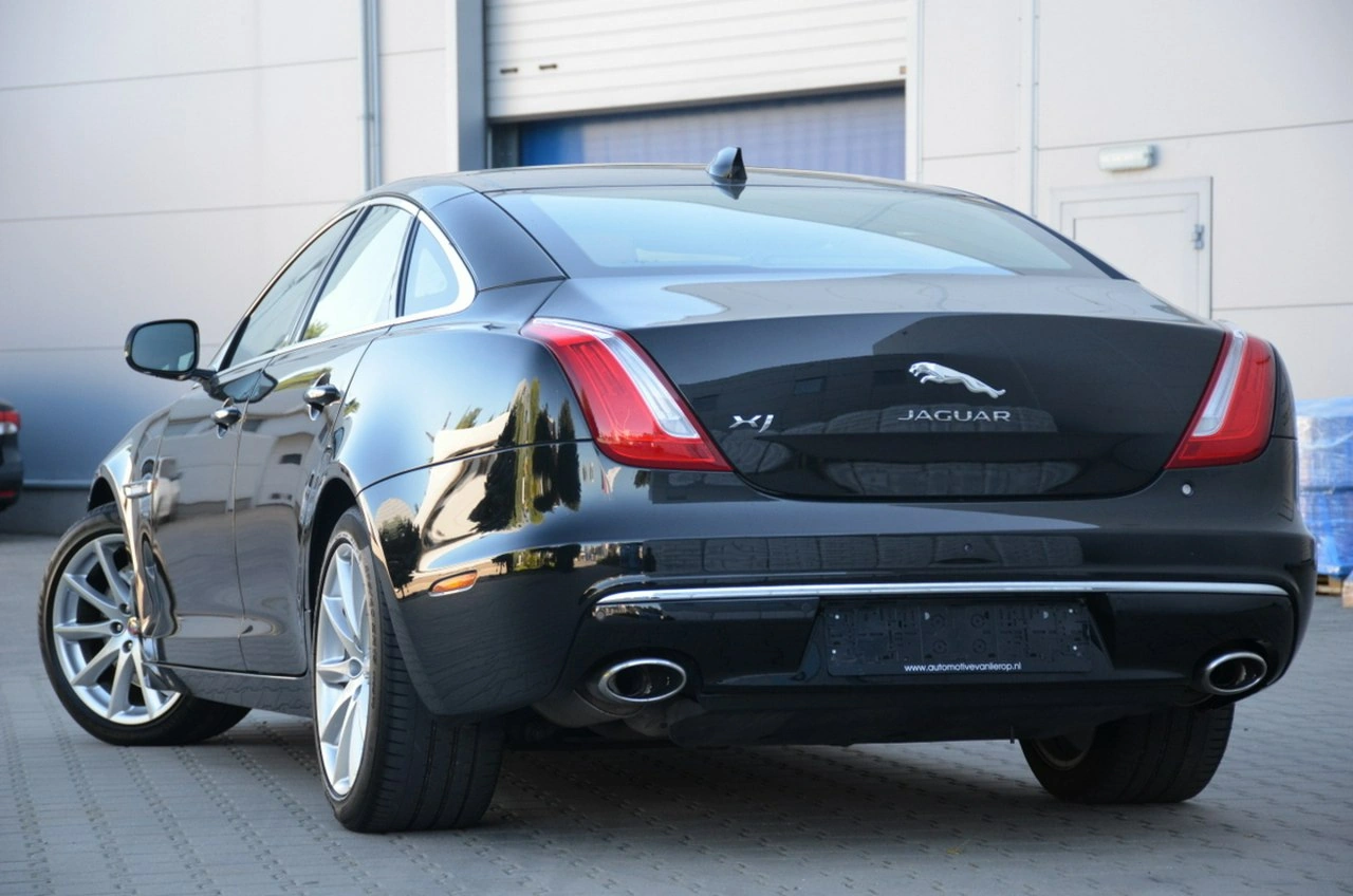 Jaguar XJ - Zdjęcie 15