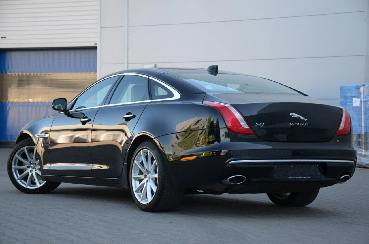 Jaguar XJ - Zdjęcie 16