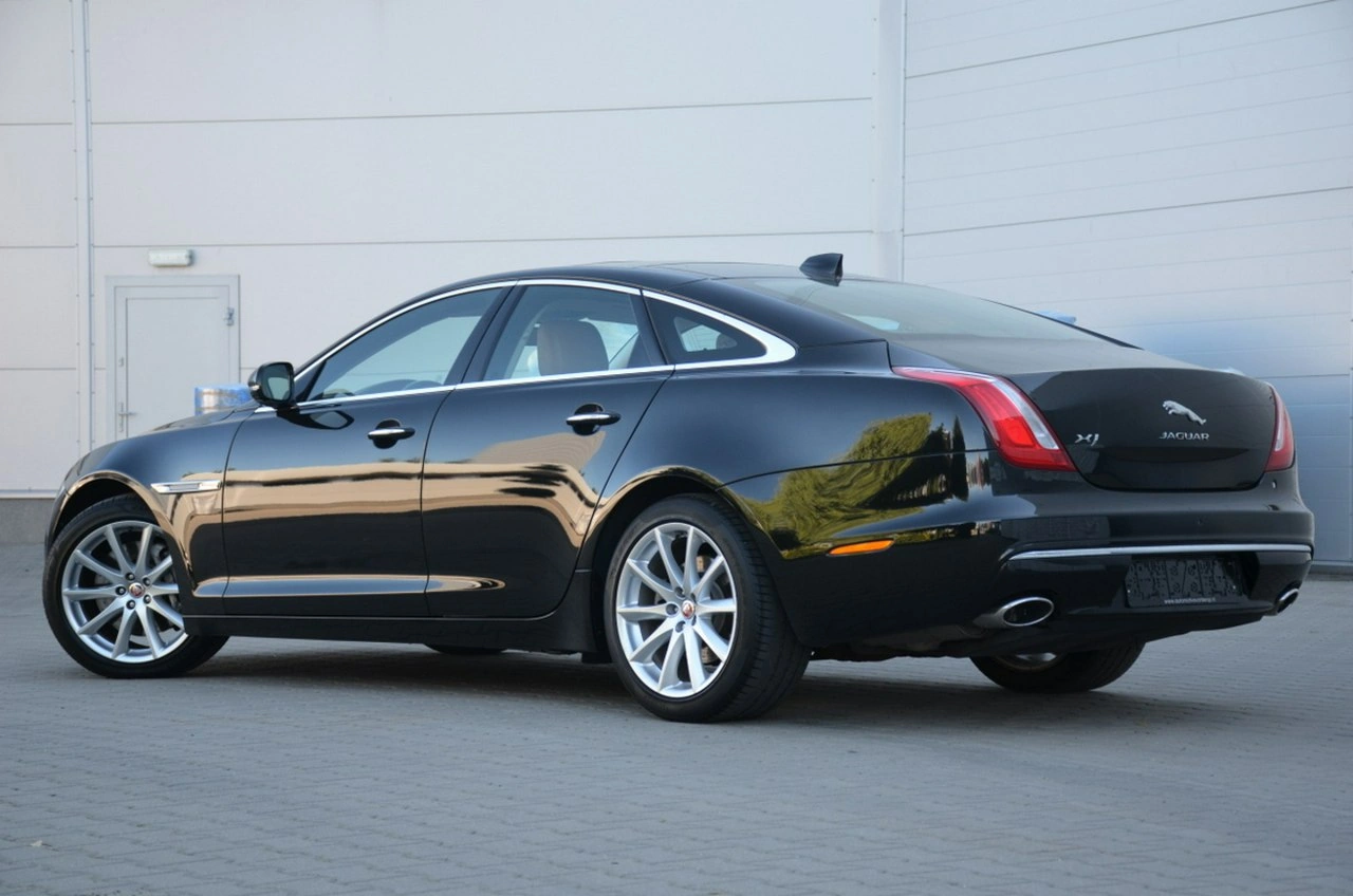 Jaguar XJ - Zdjęcie 17