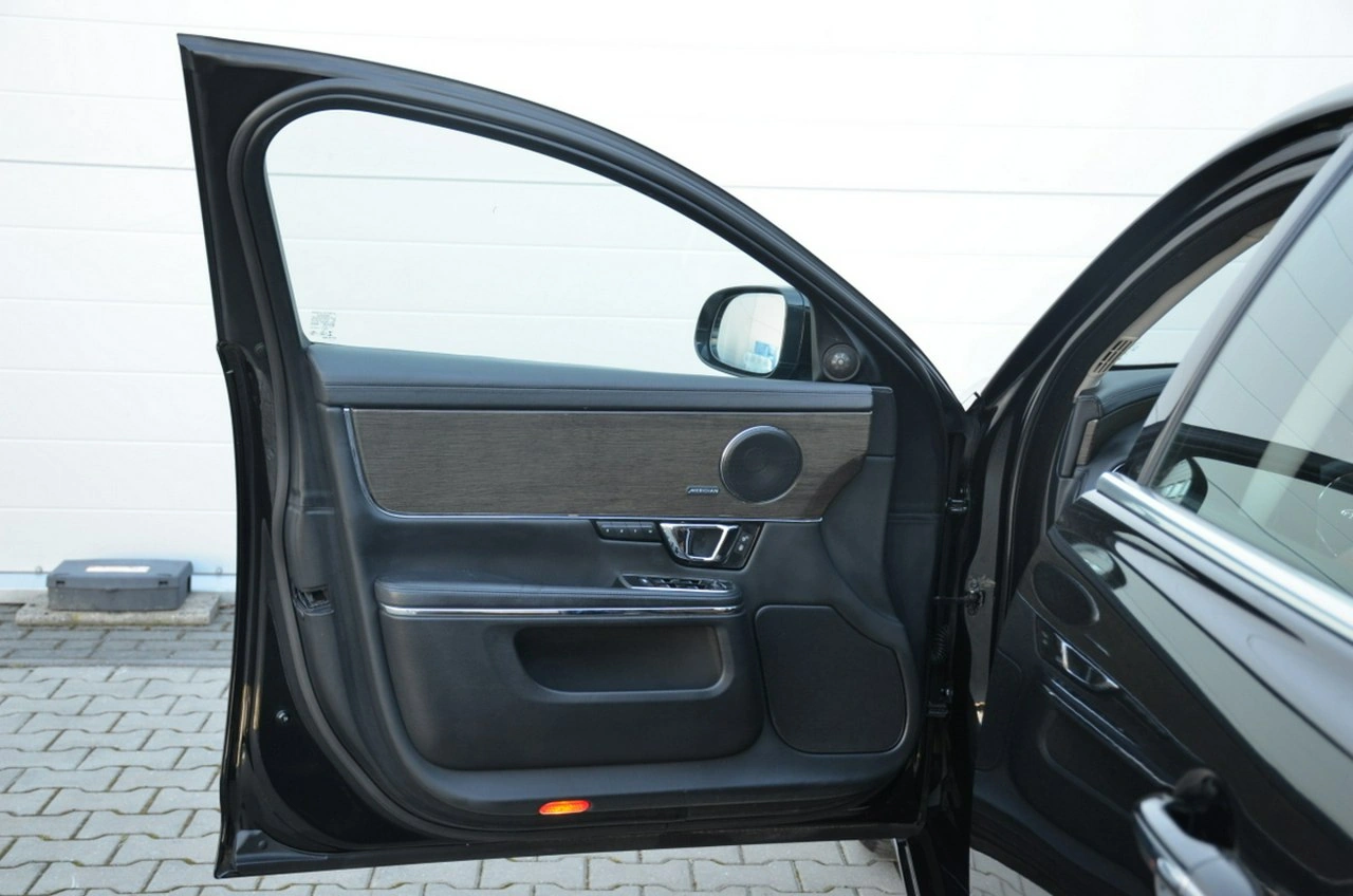 Jaguar XJ - Zdjęcie 25