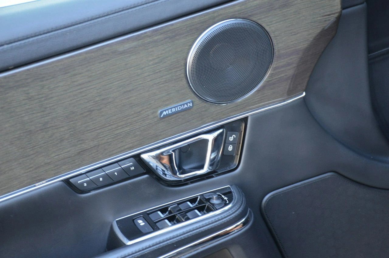 Jaguar XJ - Zdjęcie 26