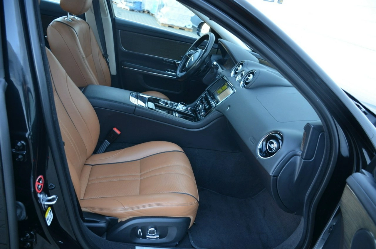 Jaguar XJ - Zdjęcie 37