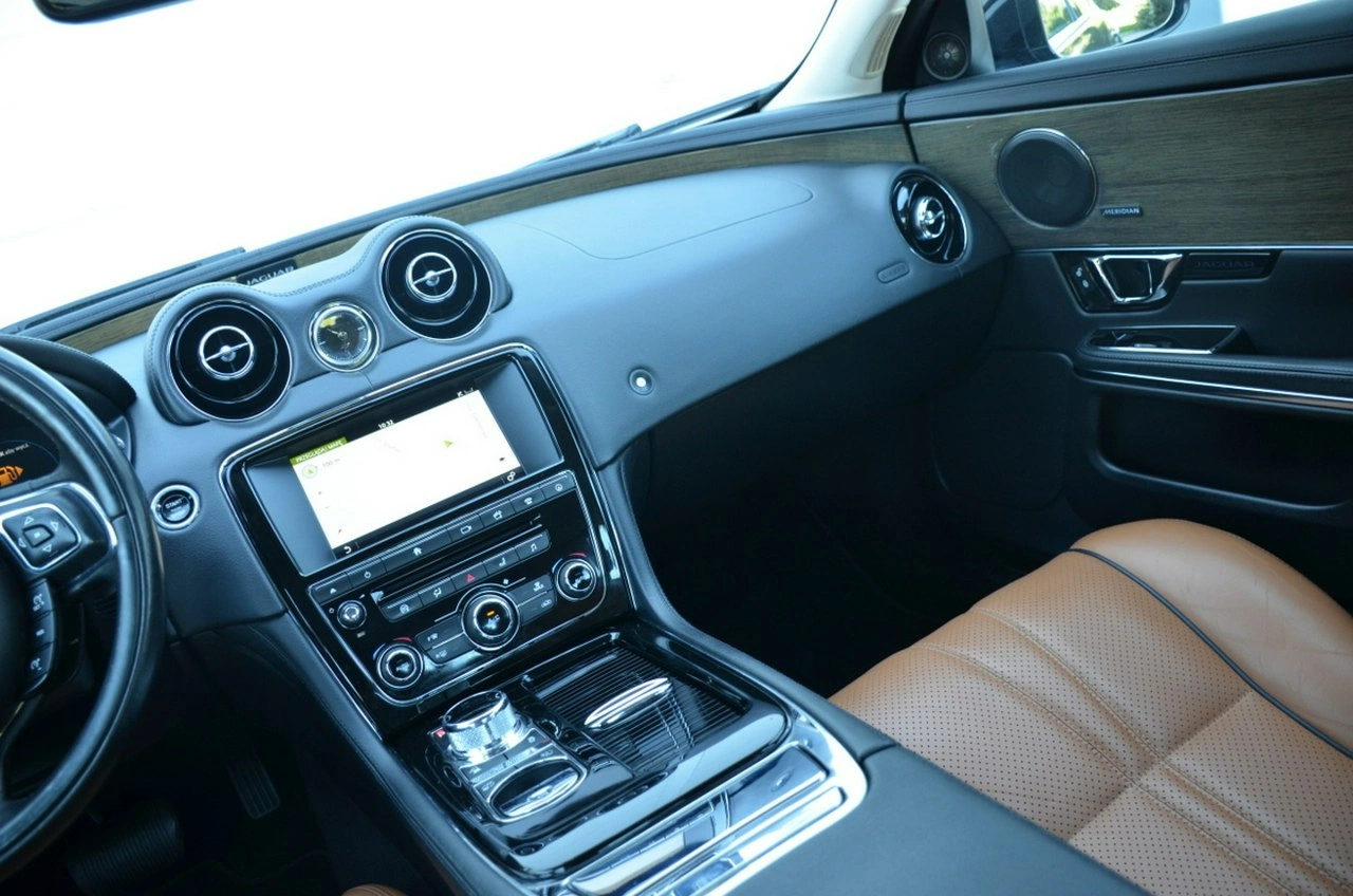 Jaguar XJ - Zdjęcie 40