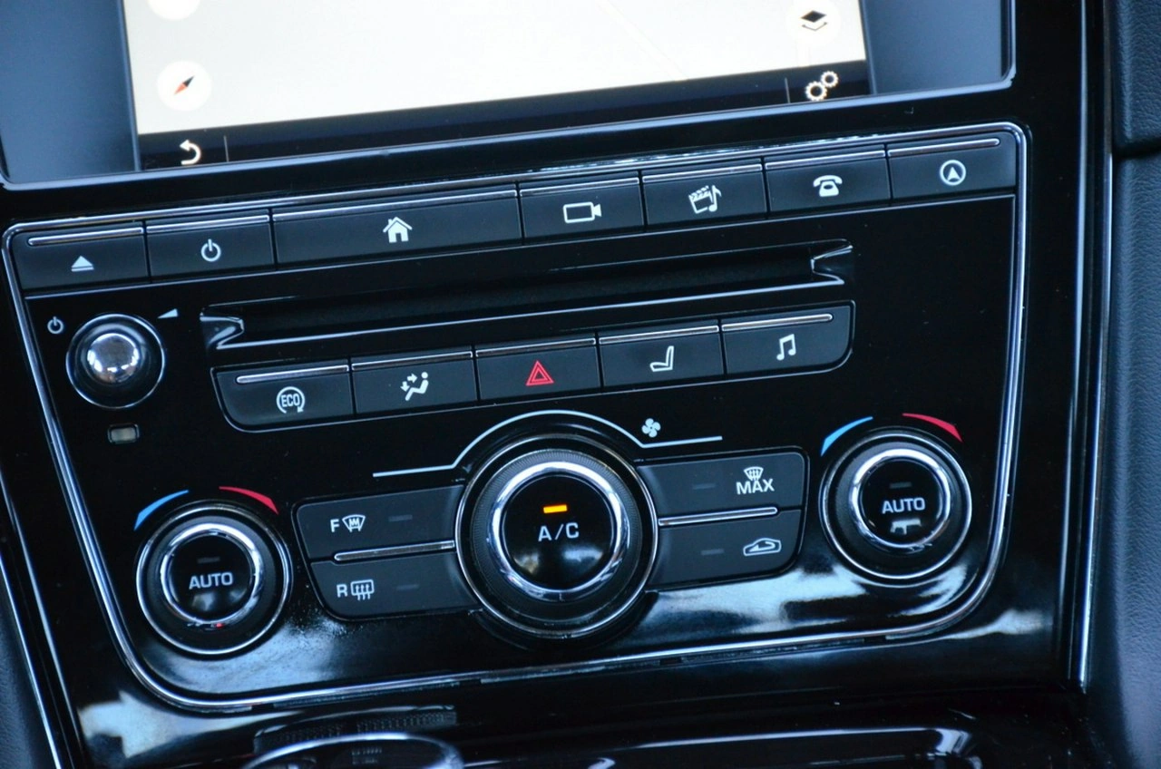 Jaguar XJ - Zdjęcie 45