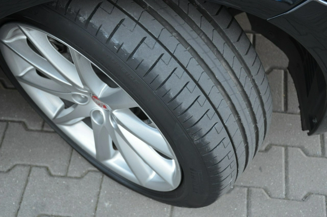 Jaguar XJ - Zdjęcie 7