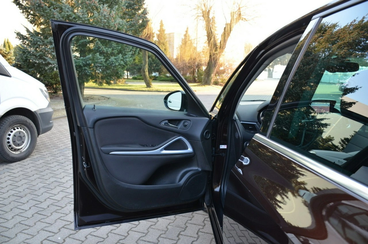 Opel Zafira - Zdjęcie 16
