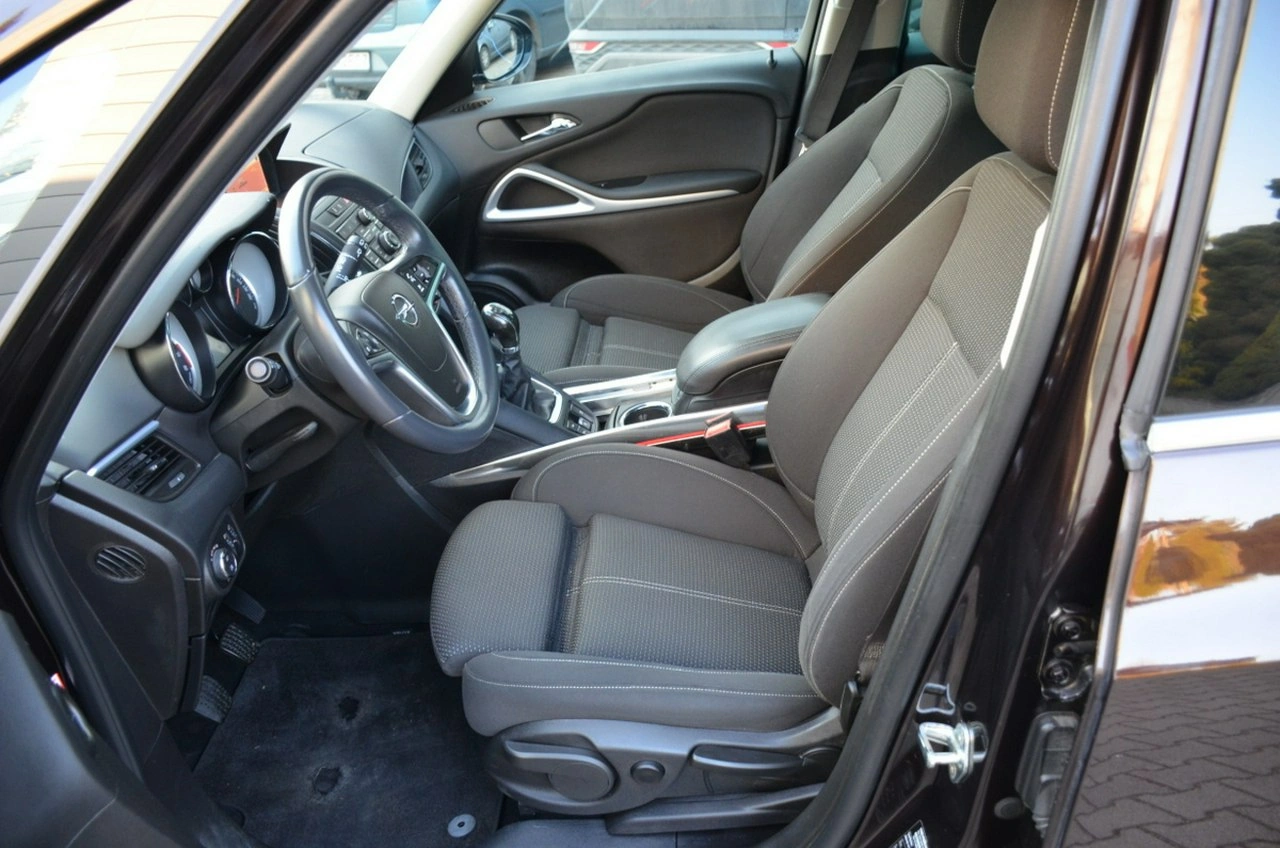 Opel Zafira - Zdjęcie 17