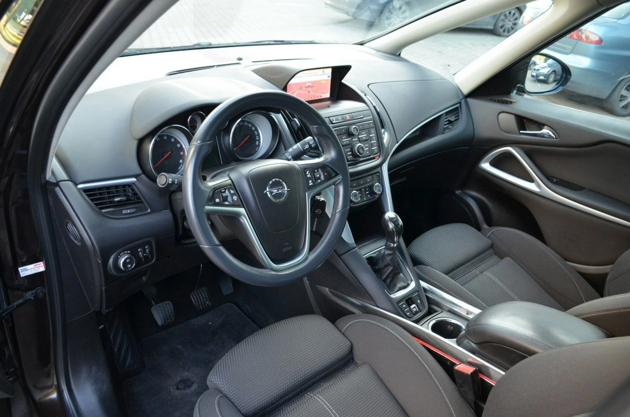 Opel Zafira - Zdjęcie 18