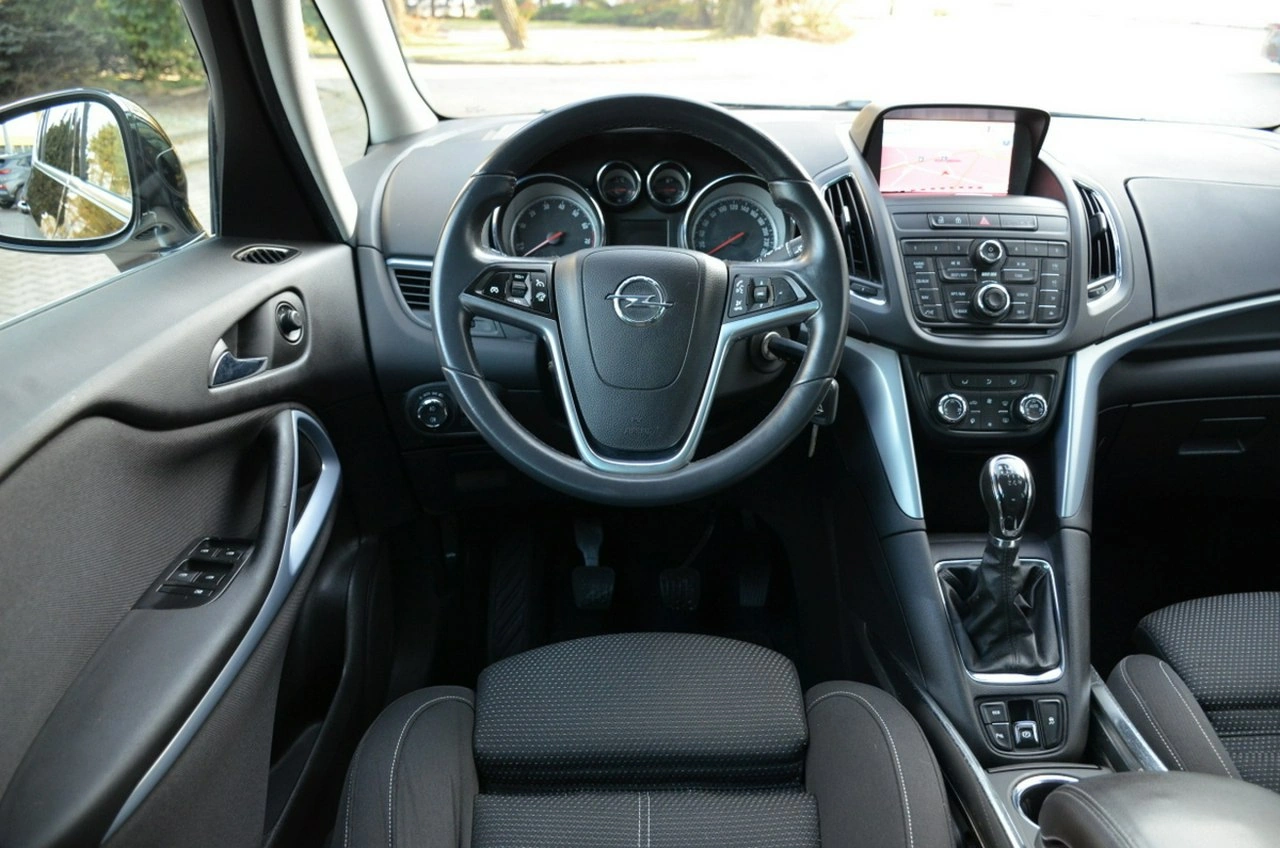 Opel Zafira - Zdjęcie 22