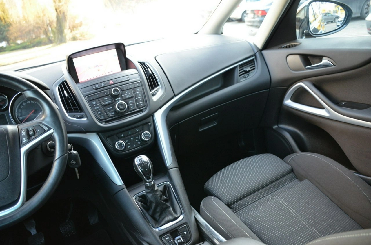 Opel Zafira - Zdjęcie 23