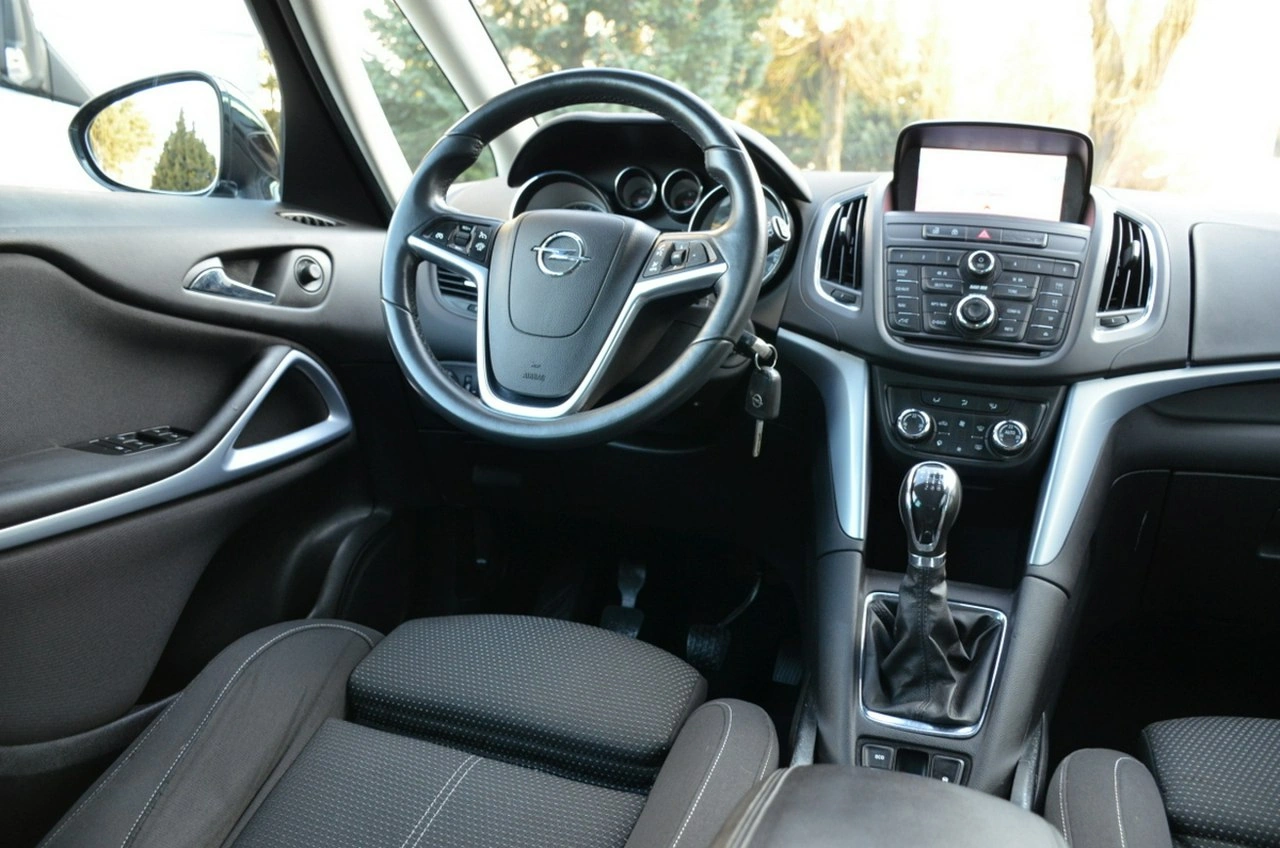 Opel Zafira - Zdjęcie 24