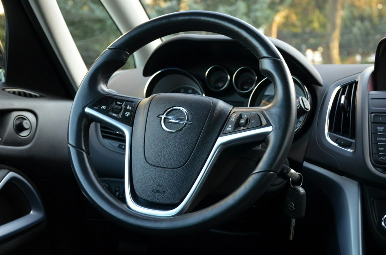 Opel Zafira - Zdjęcie 25