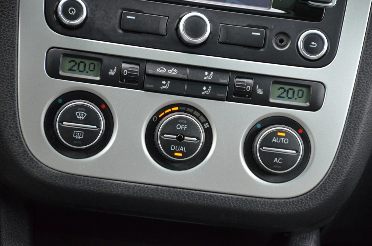 Volkswagen Scirocco - Zdjęcie 32