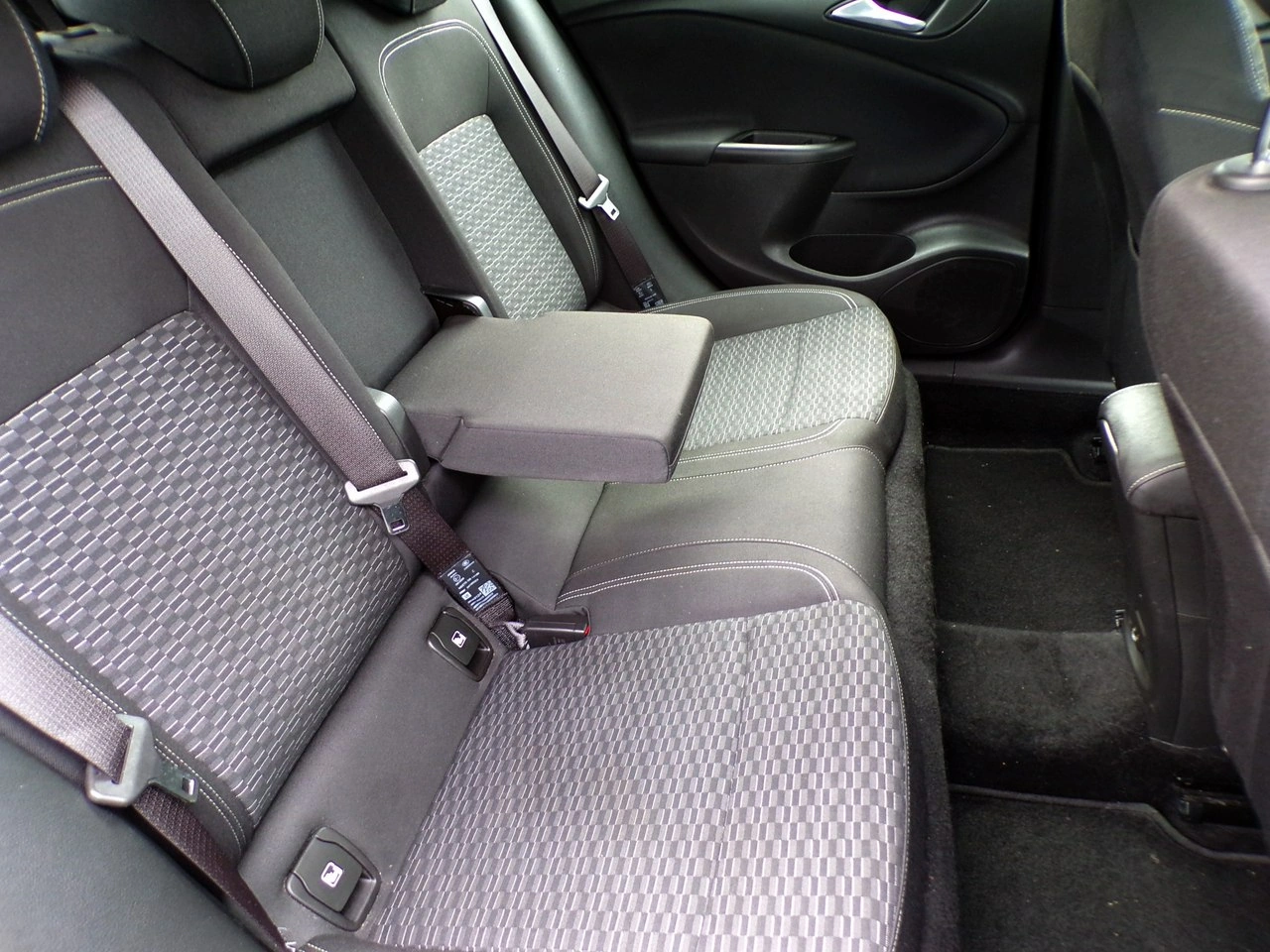 Opel Astra - Zdjęcie 27