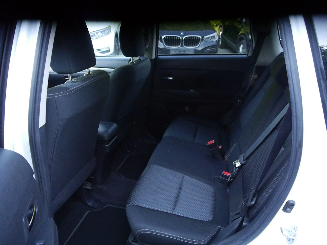 Mitsubishi Outlander - Zdjęcie 30