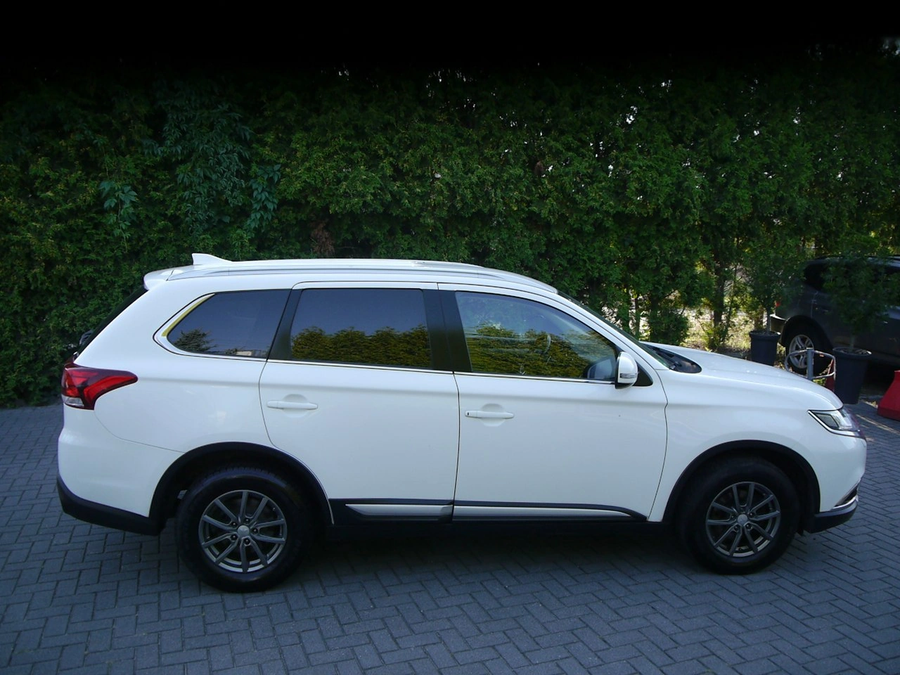 Mitsubishi Outlander - Zdjęcie 8