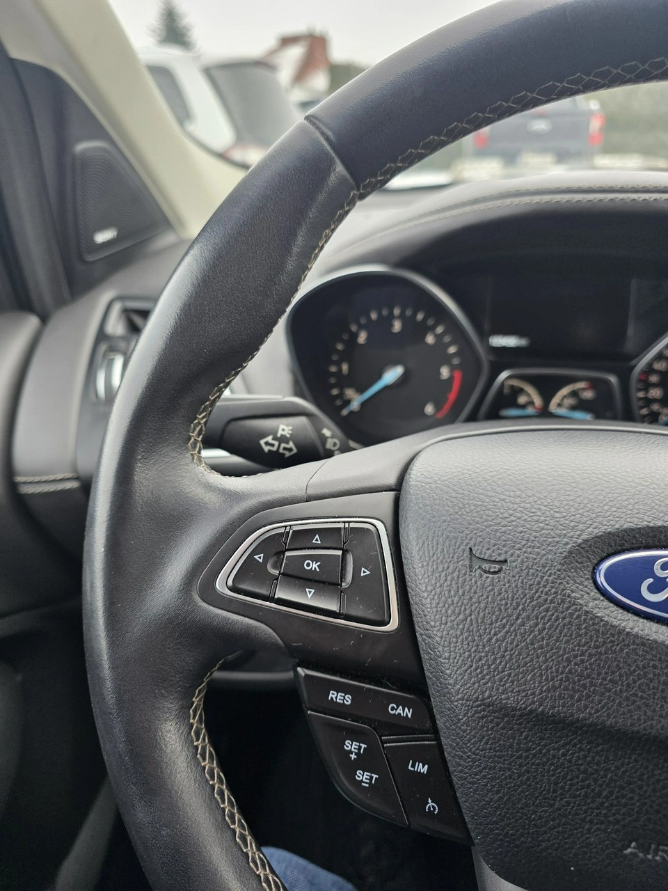 Ford Kuga - Zdjęcie 9