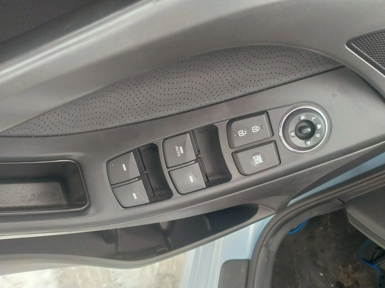 Hyundai Elantra - Zdjęcie 11