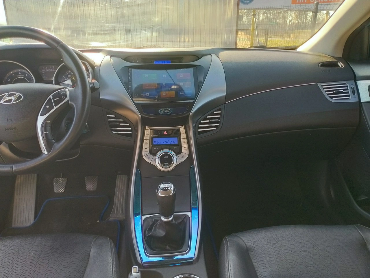 Hyundai Elantra - Zdjęcie 13