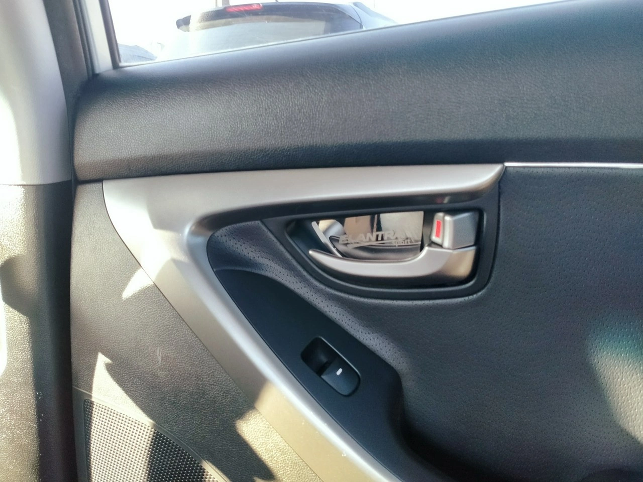 Hyundai Elantra - Zdjęcie 14