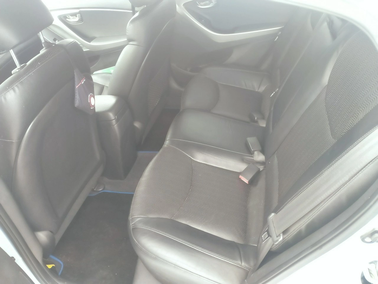 Hyundai Elantra - Zdjęcie 13