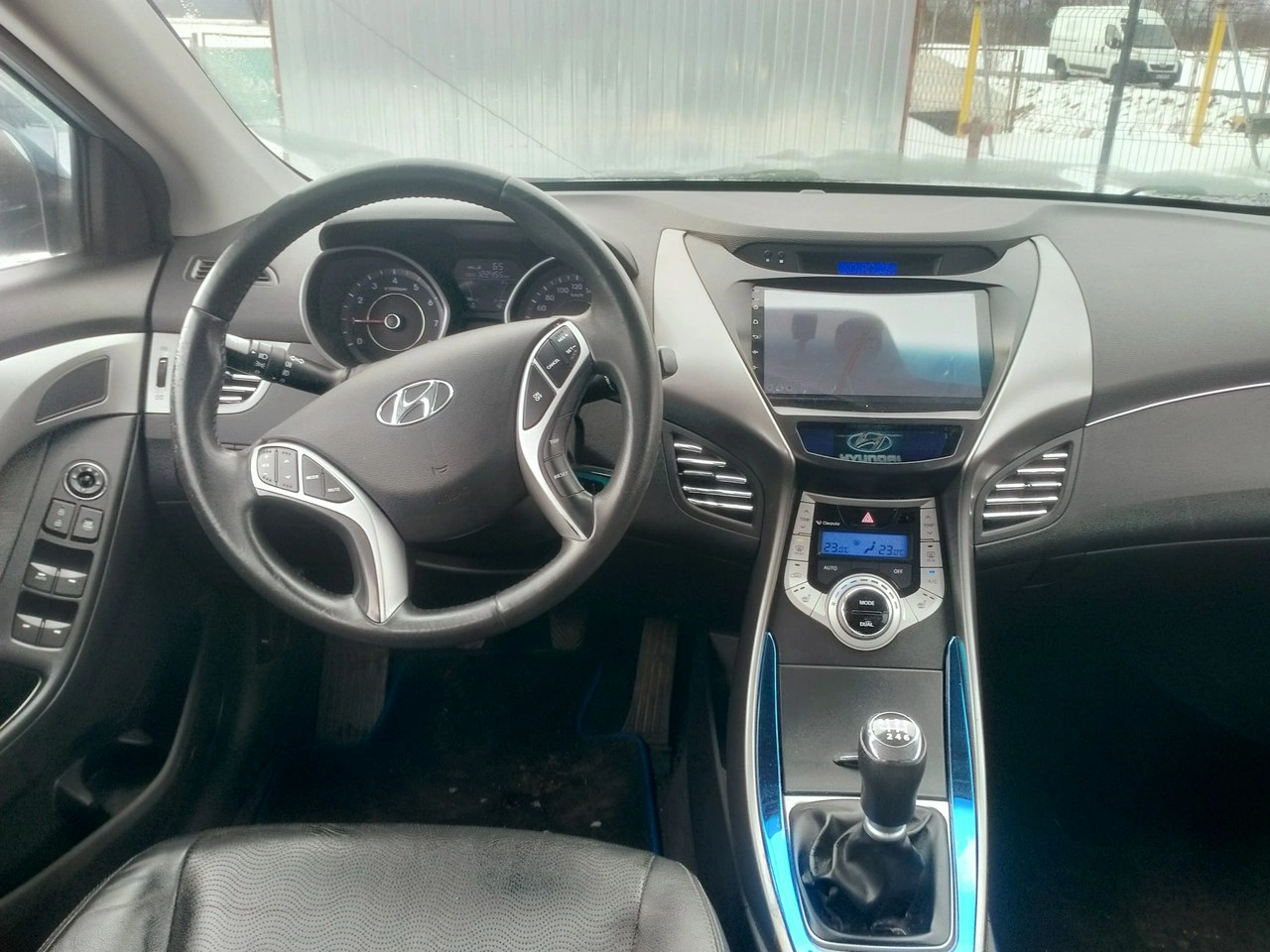 Hyundai Elantra - Zdjęcie 14